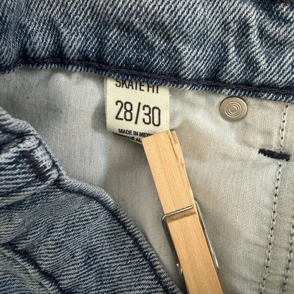 BDG Baggy Skate Fit Men’s Jeans - Size 28x30 Blue Embroidered dash / stitch
